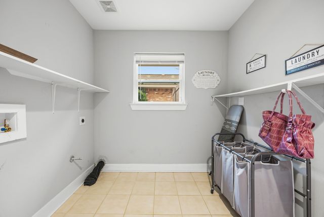 1810 Waterwood Drive, Arlington, TX 76012