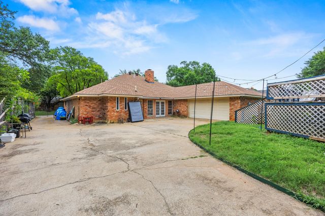 1810 Waterwood Drive, Arlington, TX 76012