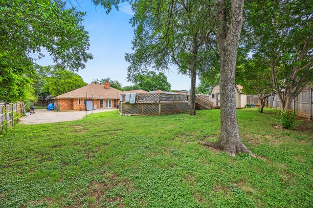 1810 Waterwood Drive, Arlington, TX 76012