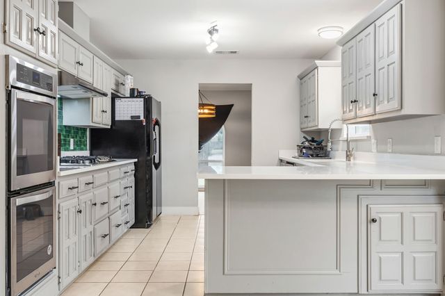 1810 Waterwood Drive, Arlington, TX 76012
