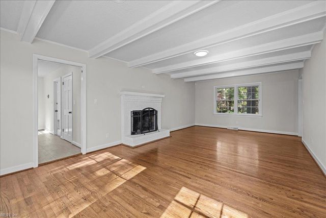 3805 Chelwood LN, Virginia Beach, VA 23452