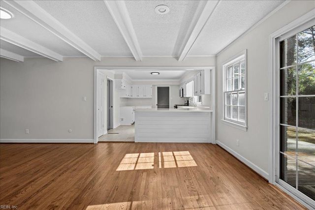 3805 Chelwood LN, Virginia Beach, VA 23452