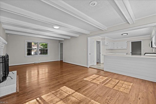 3805 Chelwood LN, Virginia Beach, VA 23452