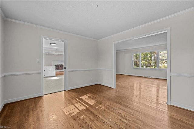 3805 Chelwood LN, Virginia Beach, VA 23452