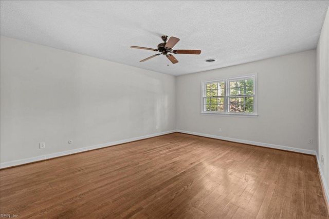 3805 Chelwood LN, Virginia Beach, VA 23452