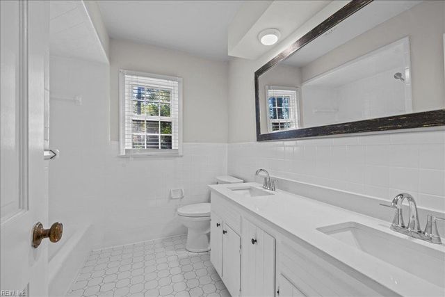 3805 Chelwood LN, Virginia Beach, VA 23452