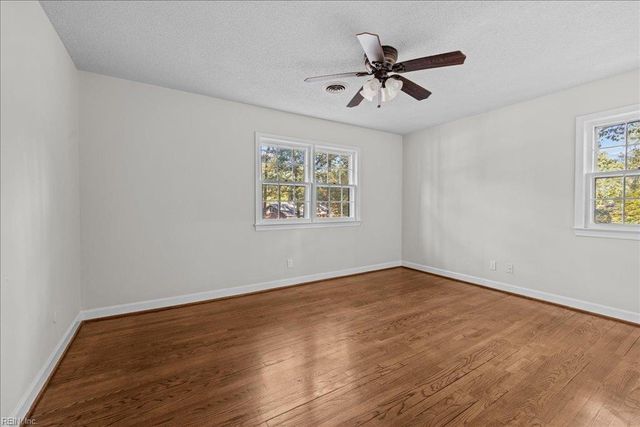 3805 Chelwood LN, Virginia Beach, VA 23452