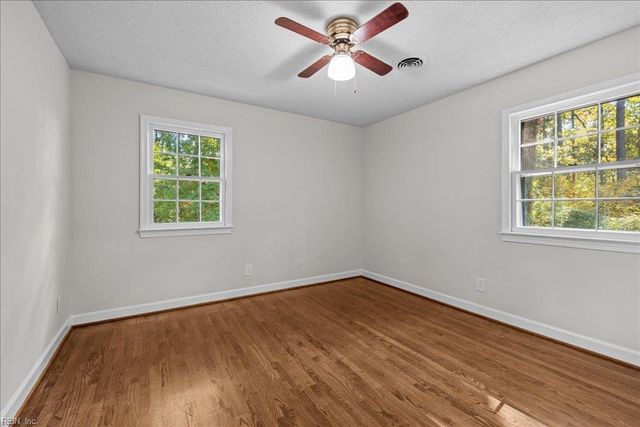 3805 Chelwood LN, Virginia Beach, VA 23452