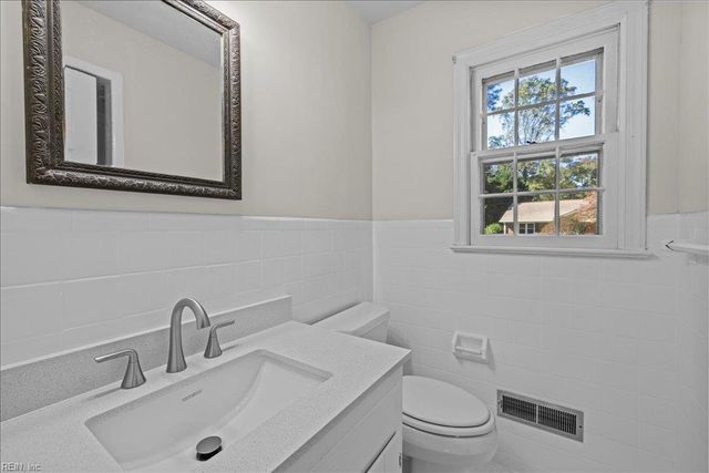 3805 Chelwood LN, Virginia Beach, VA 23452