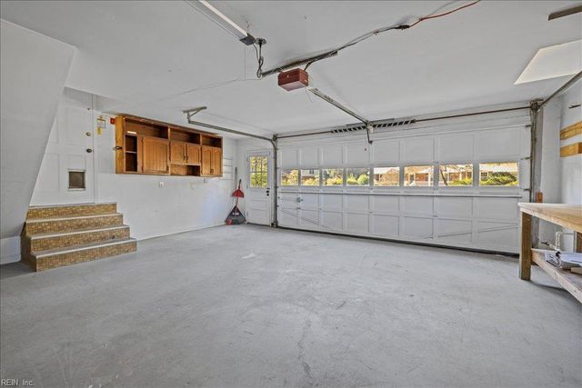 3805 Chelwood LN, Virginia Beach, VA 23452