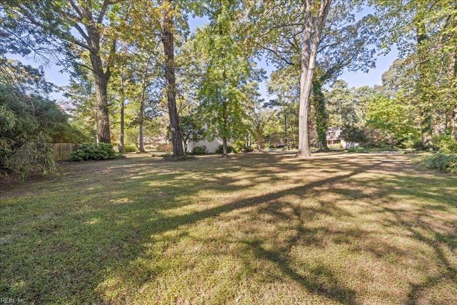 3805 Chelwood LN, Virginia Beach, VA 23452