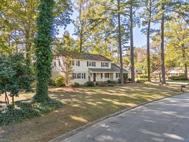 3805 Chelwood LN, Virginia Beach, VA 23452