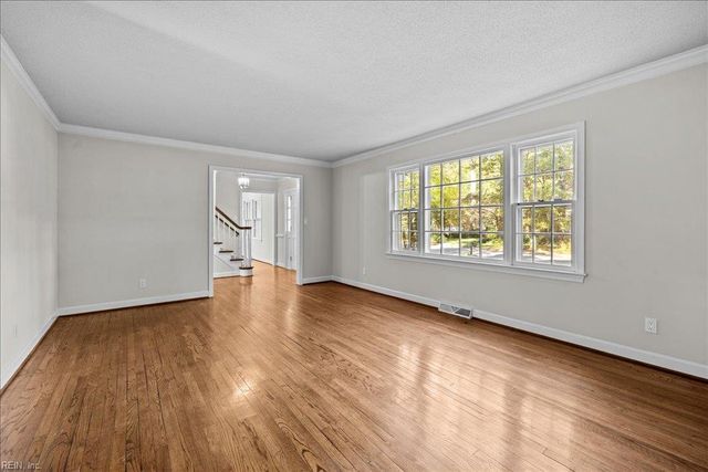 3805 Chelwood LN, Virginia Beach, VA 23452