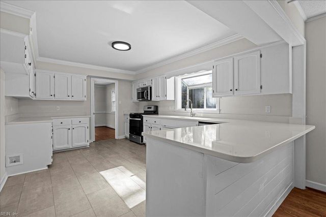 3805 Chelwood LN, Virginia Beach, VA 23452