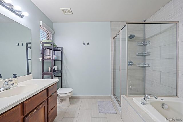 23342 Grandy Street, Clinton Charter Township, MI 48035