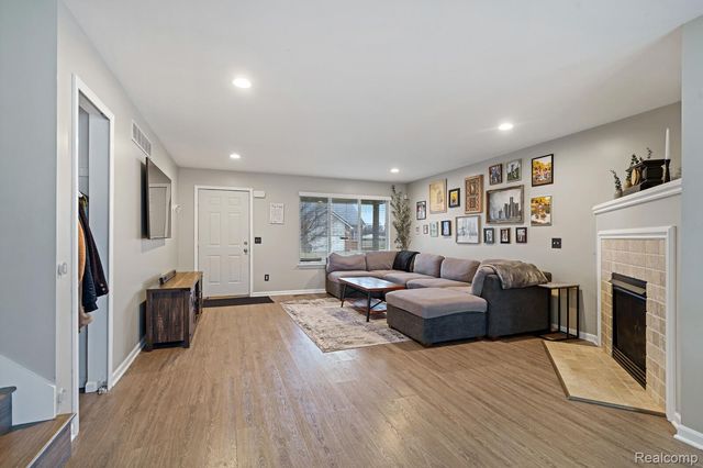 23342 Grandy Street, Clinton Charter Township, MI 48035