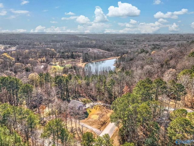 500 Oak Trail NE, Hartselle, AL 35640