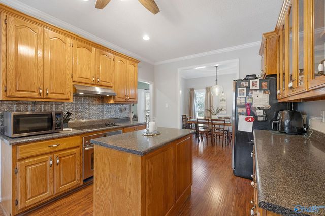 500 Oak Trail NE, Hartselle, AL 35640