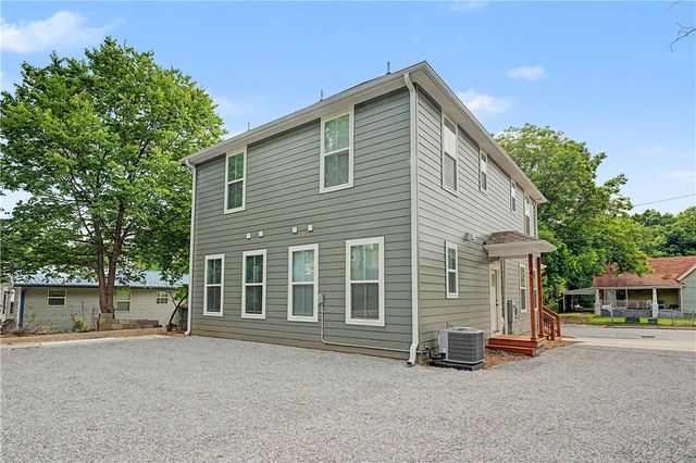 588 S Willow Avenue 2, Fayetteville, AR 72701
