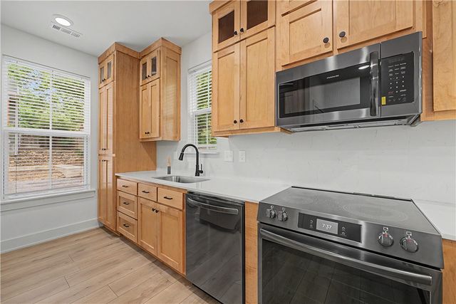 588 S Willow Avenue 2, Fayetteville, AR 72701