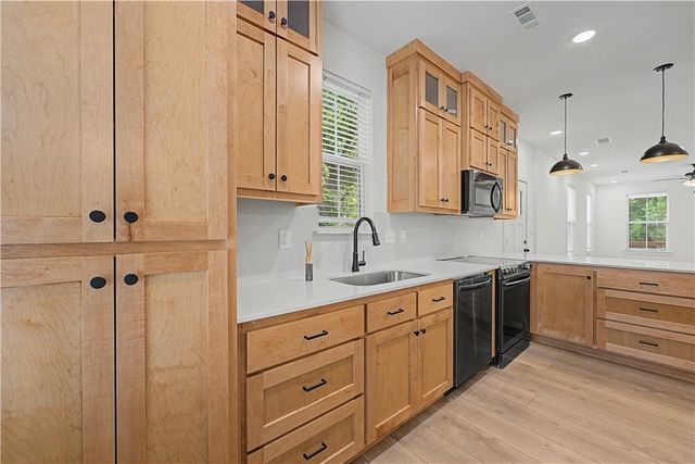588 S Willow Avenue 2, Fayetteville, AR 72701
