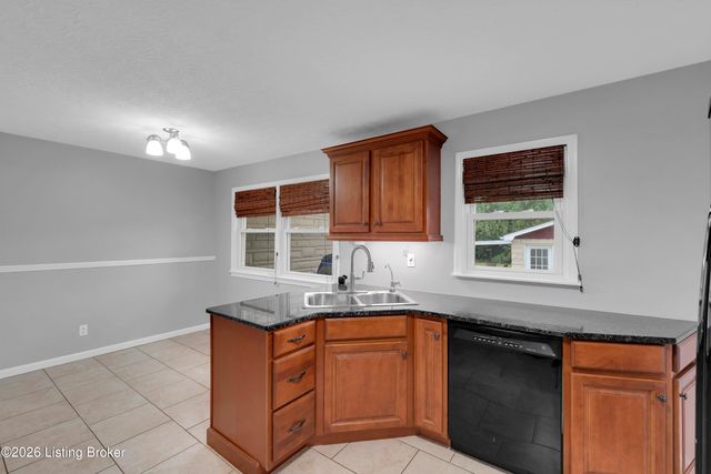 3102 Flair Knoll Dr, Louisville, KY 40216