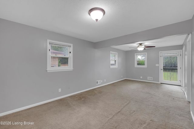 3102 Flair Knoll Dr, Louisville, KY 40216