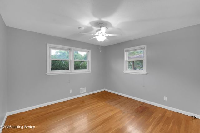 3102 Flair Knoll Dr, Louisville, KY 40216