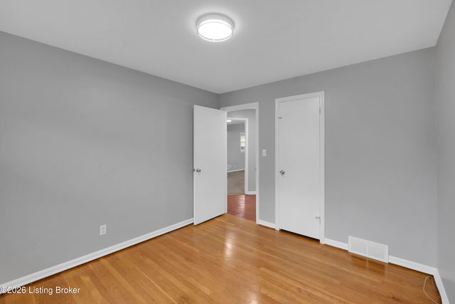 3102 Flair Knoll Dr, Louisville, KY 40216