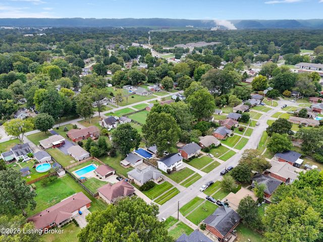 3102 Flair Knoll Dr, Louisville, KY 40216