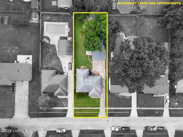 3102 Flair Knoll Dr, Louisville, KY 40216
