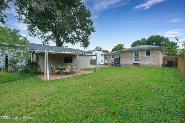 3102 Flair Knoll Dr, Louisville, KY 40216