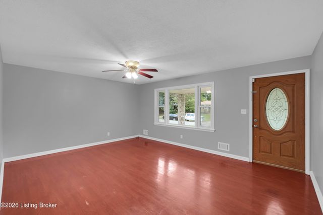 3102 Flair Knoll Dr, Louisville, KY 40216