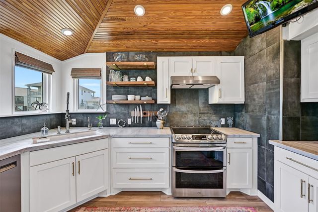 4207 Maison Rouge Court, Galveston, TX 77554