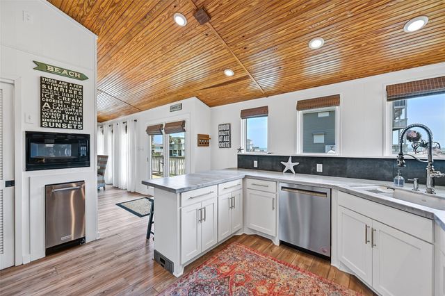 4207 Maison Rouge Court, Galveston, TX 77554