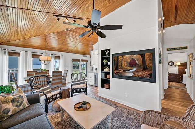 4207 Maison Rouge Court, Galveston, TX 77554