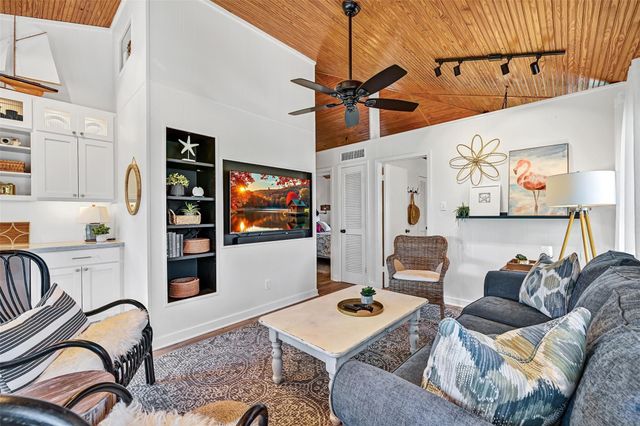 4207 Maison Rouge Court, Galveston, TX 77554