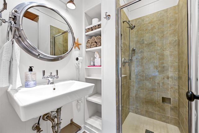 4207 Maison Rouge Court, Galveston, TX 77554