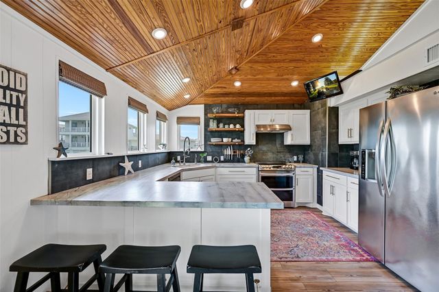 4207 Maison Rouge Court, Galveston, TX 77554