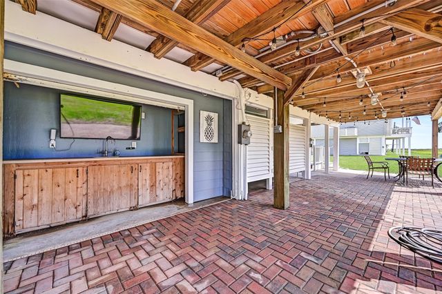 4207 Maison Rouge Court, Galveston, TX 77554