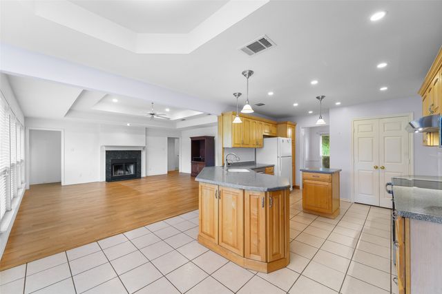 830 S Clinton Lane, Midlothian, TX 76065