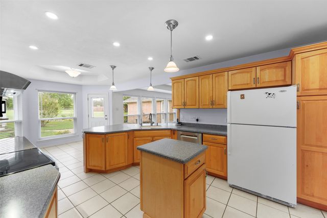 830 S Clinton Lane, Midlothian, TX 76065