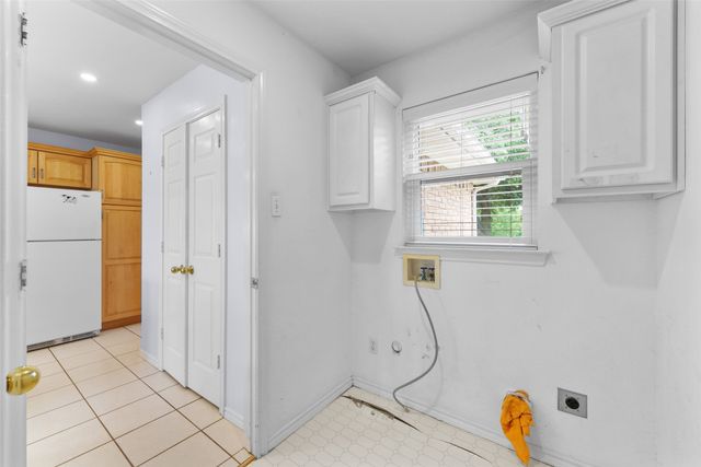 830 S Clinton Lane, Midlothian, TX 76065