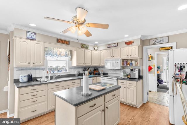 733 BIRCH AVE, Penndel, PA 19047