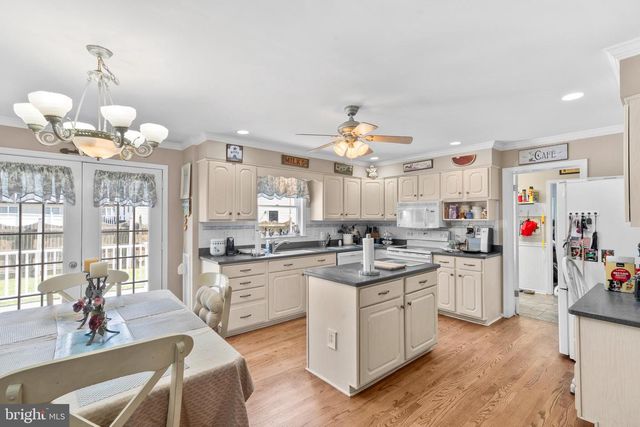 733 BIRCH AVE, Penndel, PA 19047