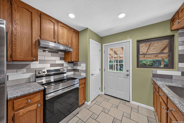 190 Rosenberry, Bulverde, TX 78163