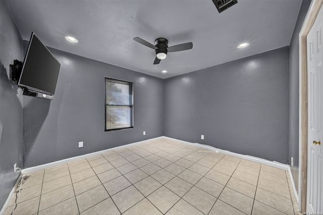 190 Rosenberry, Bulverde, TX 78163