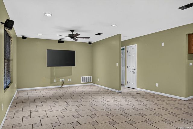 190 Rosenberry, Bulverde, TX 78163