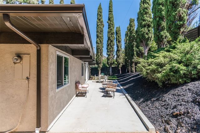 19322 Saylor Terrace, North Tustin, CA 92705