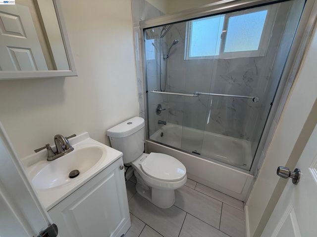 820 Island Dr, Alameda, CA 94502